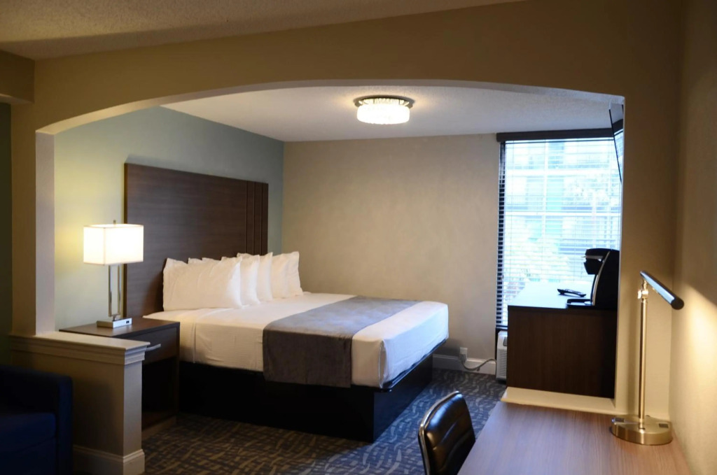 Opal Hotel & Suites