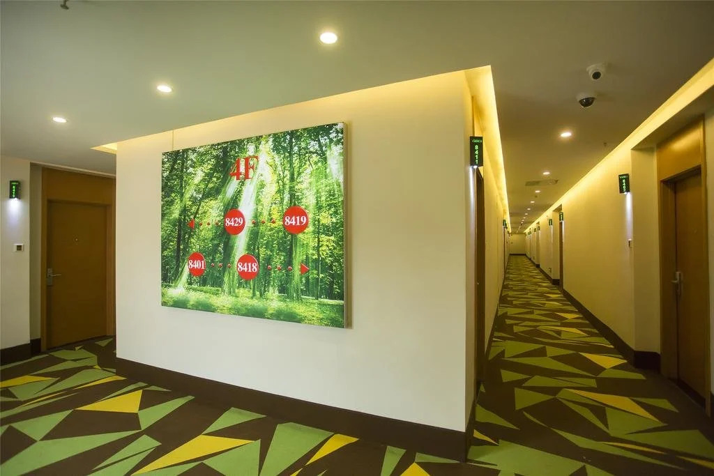 Vatica TianJin JingHai District Bus Station Home World Plaza Hotel