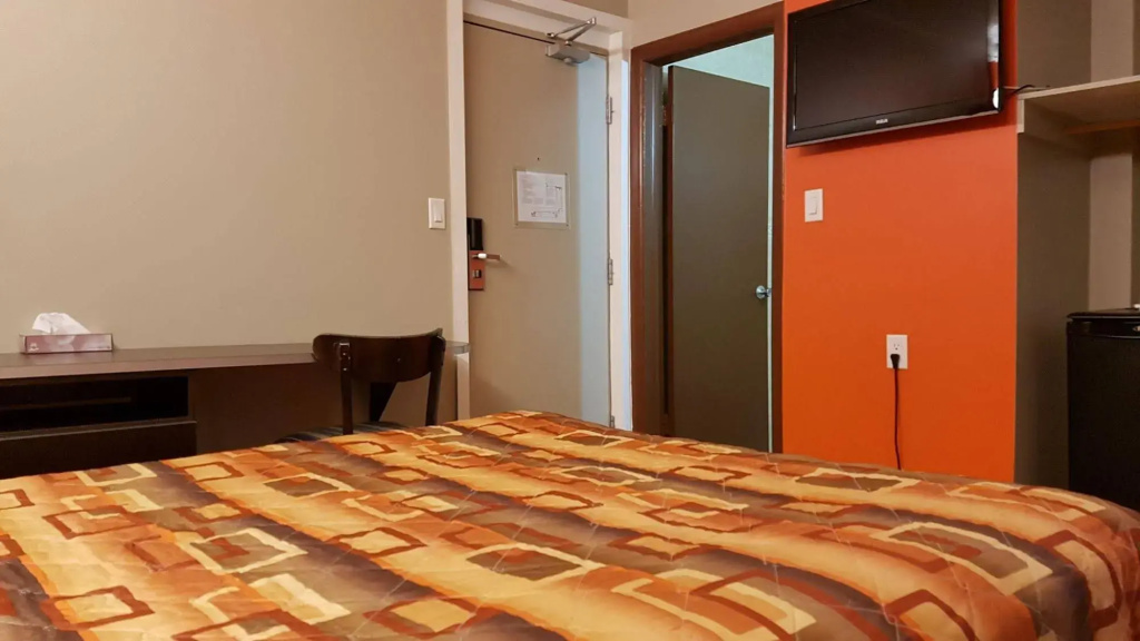 Budget Inn 2000