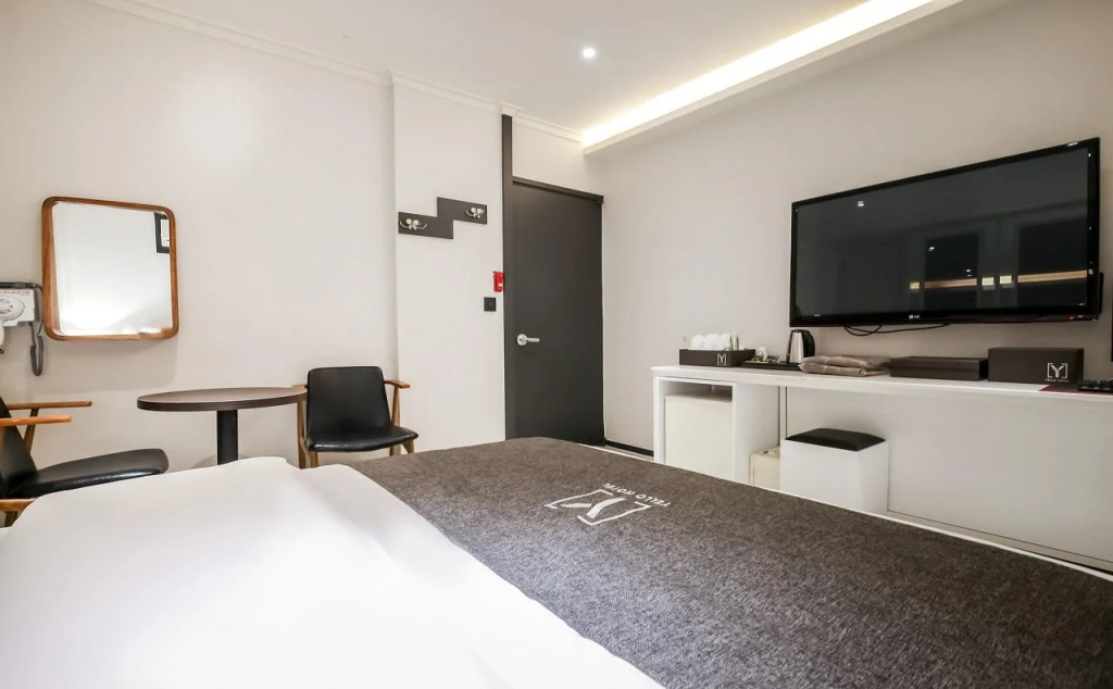 Yellow Hotel