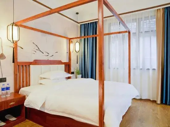 Yunyinxi Junlanzhai Homestay (Phoenix Ancient City Branch)