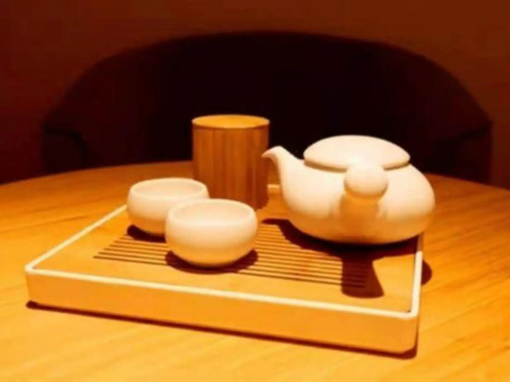 Four Seasons Qingteng Hotel (Ningbo South CBD Romon Universal City)