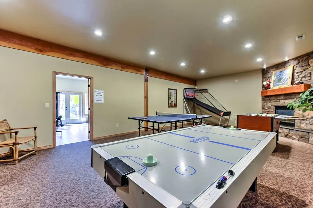 Eden Townhome w/ Mtn View + Shuttle to Powder Mtn!