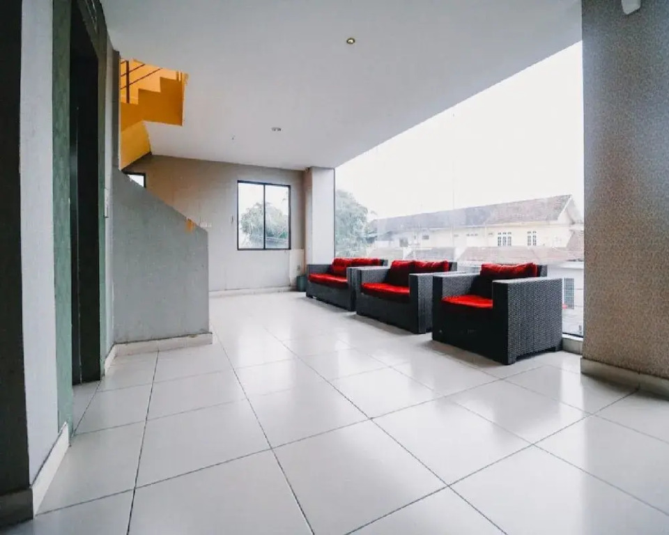 RedDoorz Plus near Cambridge City Square 2 Medan
