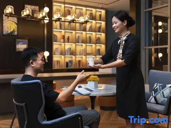 Yasfeir Hotel (Wuzhou South High-speed Railway Station, Canghai Lake, Fozidian Branch)