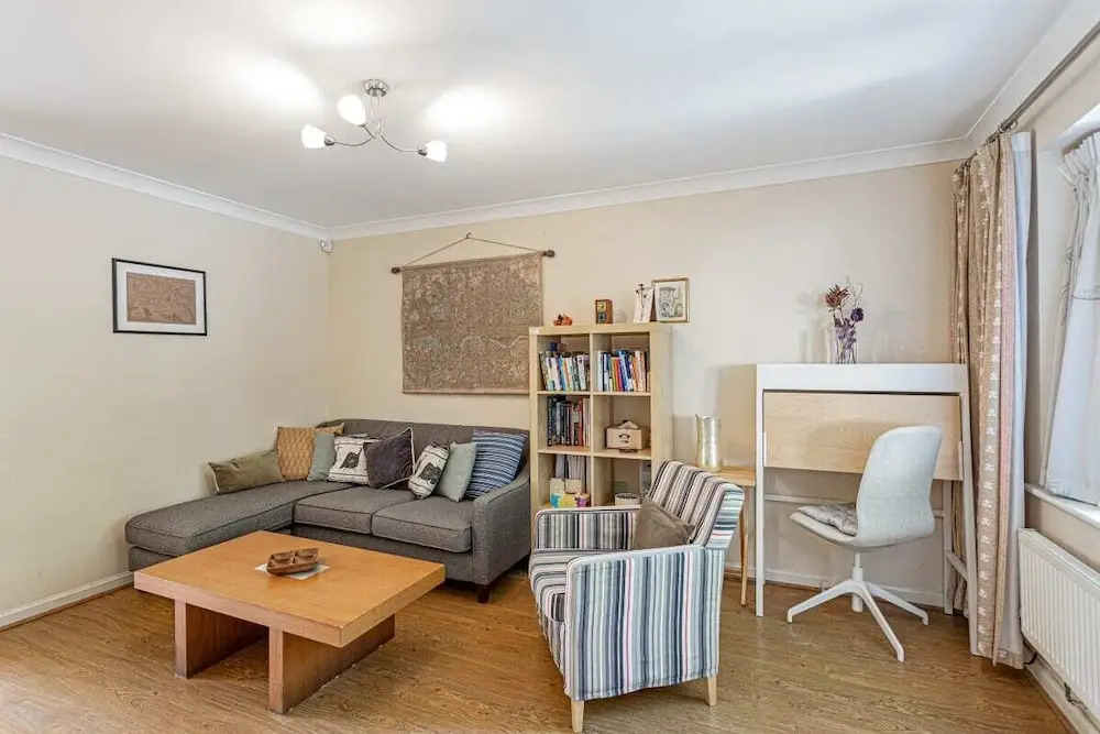 Beautiful 3 Bed House W Patio 10 Mins to Excel