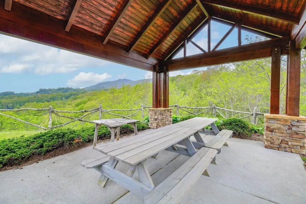 Mountain Condo 2 Mi to Dtwn Banner Elk w/ Views!