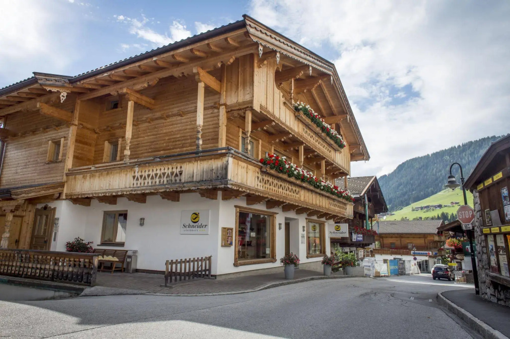 Das GÄSTEHAUS SCHNEIDER am Dorfplatz