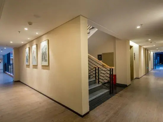 Mingyue Mountain Chancha Hot Spring Hotel