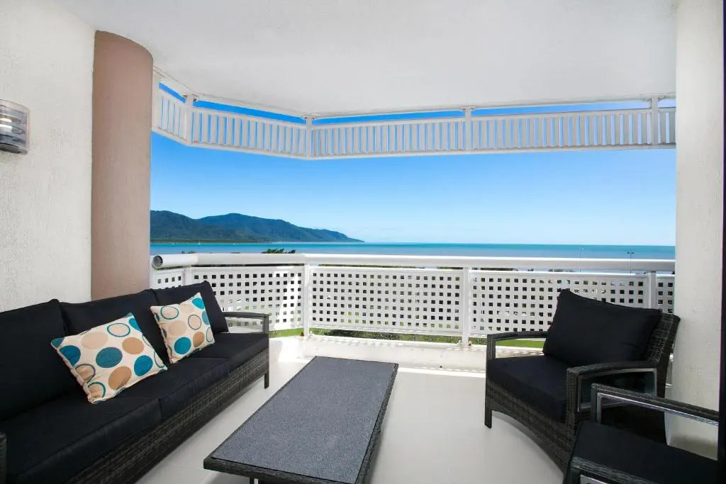 Cairns Luxury Waterfront Apartment