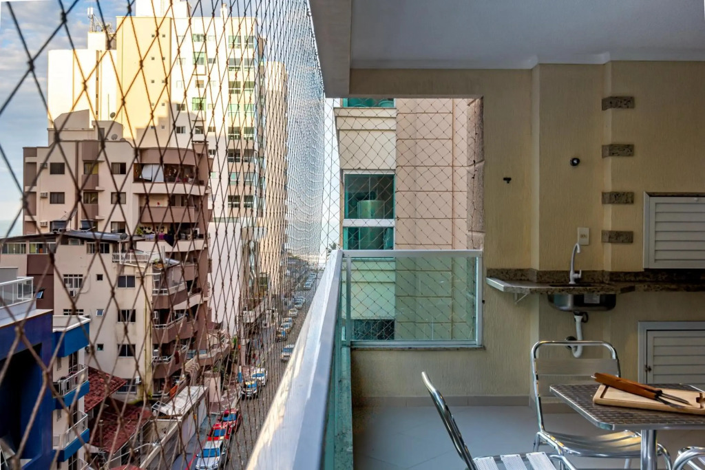 Apartamento de 3 quartos com banheira a 150 metros da praia em Itapema N1188