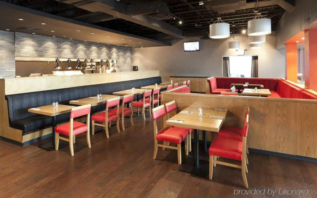 Delta Hotels by Marriott Milwaukee Northwest