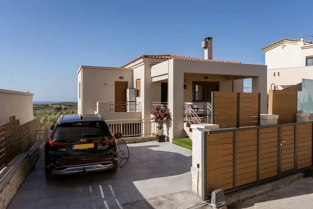 Villa Ismini 3 Bedrooms With Pool , sea View and E-car Charger