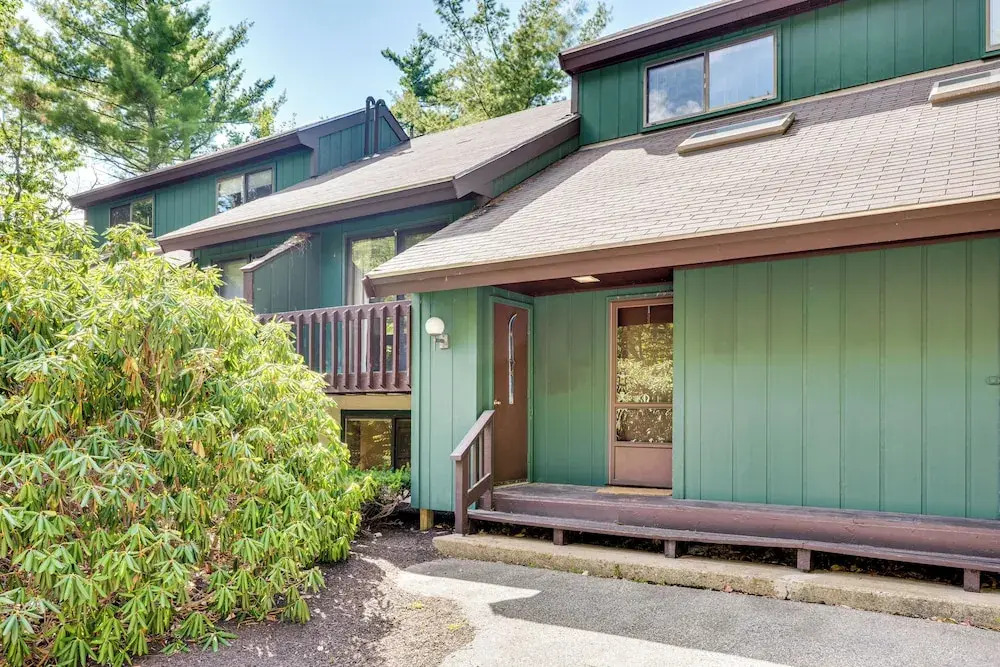 Near Skiing & Hiking! North Conway Gem w/ Balcony