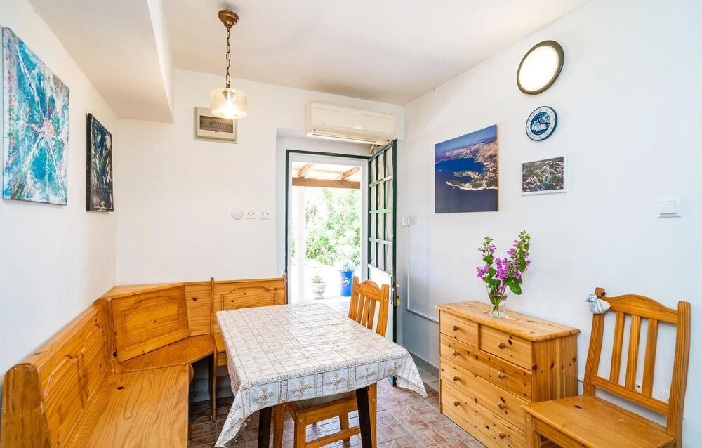 Amazing Apartment in Cavtat With Wifi and 2 Bedrooms