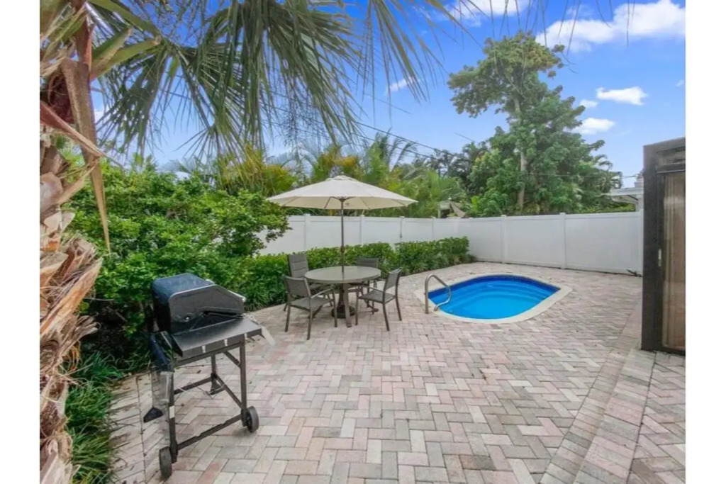 Seahorse Villa 2 2br2ba home with dipping pool