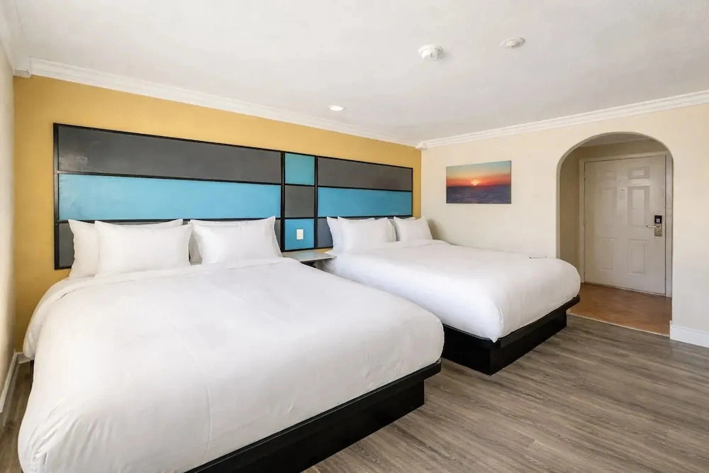 Avenida VIctorville by Aurelia