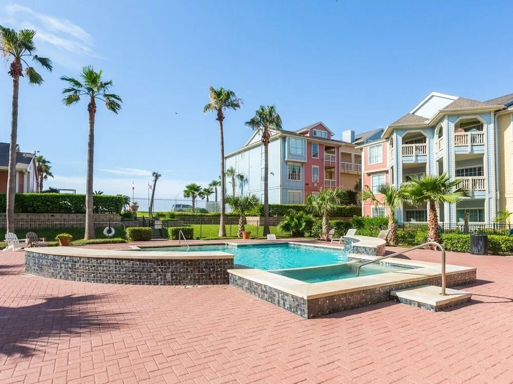 New Listing! Gulf Tropicana - Beach Access & Pools 2 Bedroom Condo