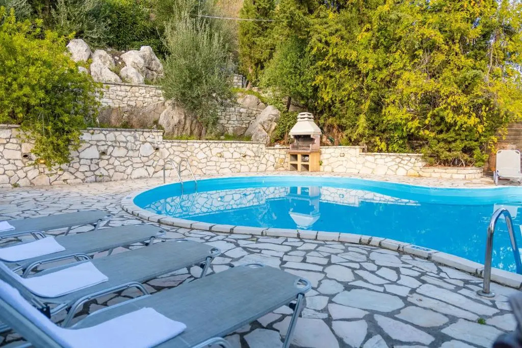 Villa Xanthe - Charming Holiday Villa with Private Heatable Pool in Kassiopi