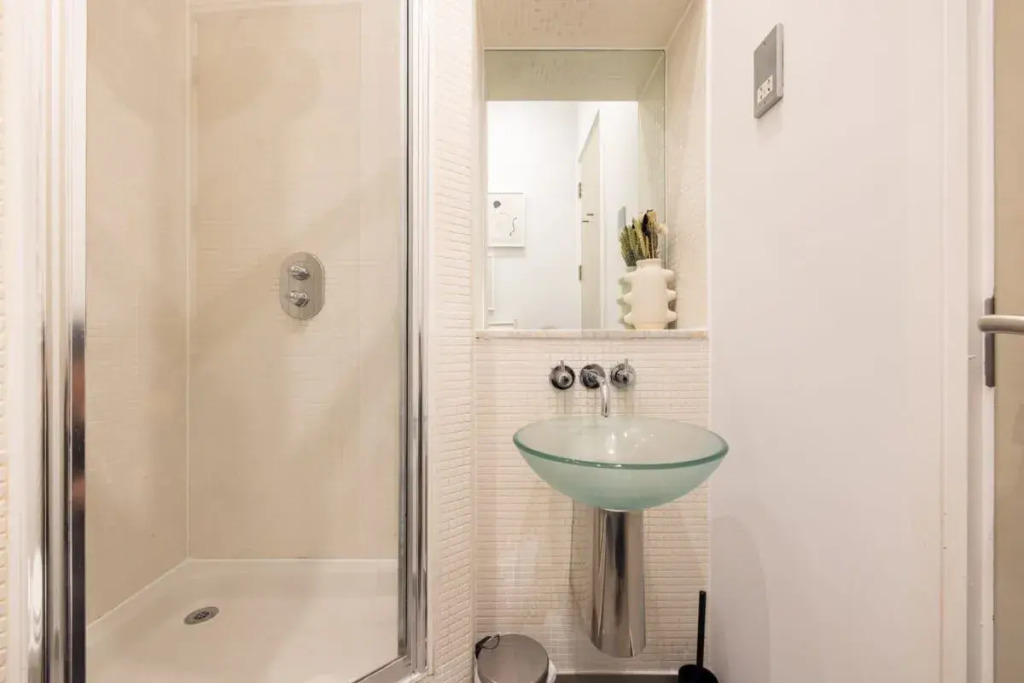 The Camberwell Loft - Captivating 2BDR Flat
