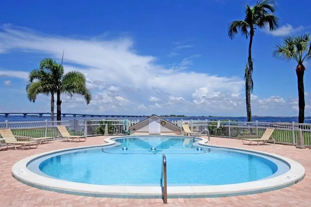 Mariner Pointe 323