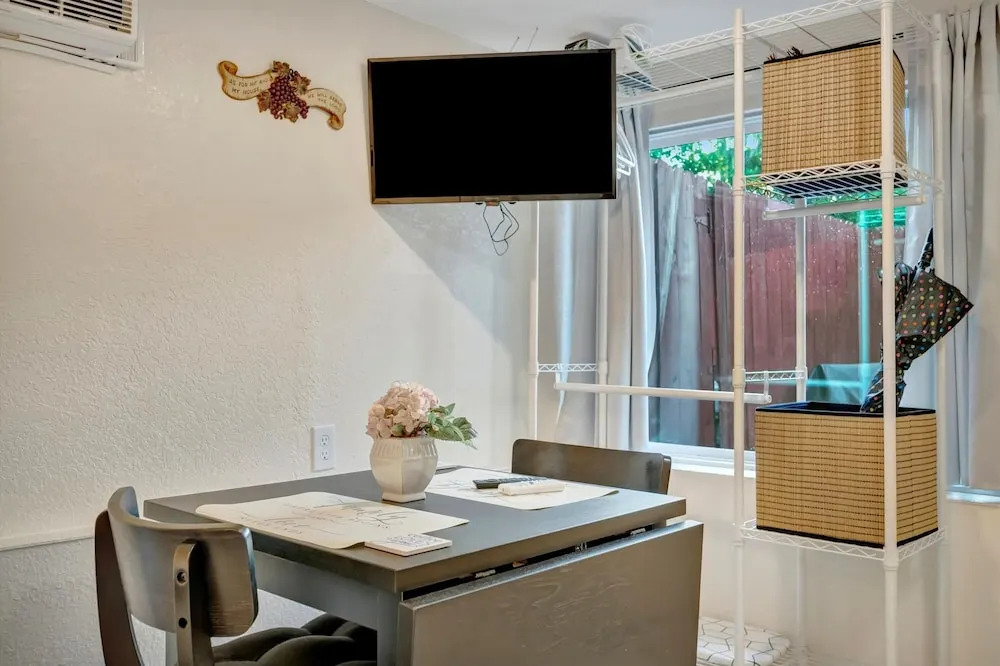 Quiet Studio Near Busch Gardens With Fenced Yard and BBQ