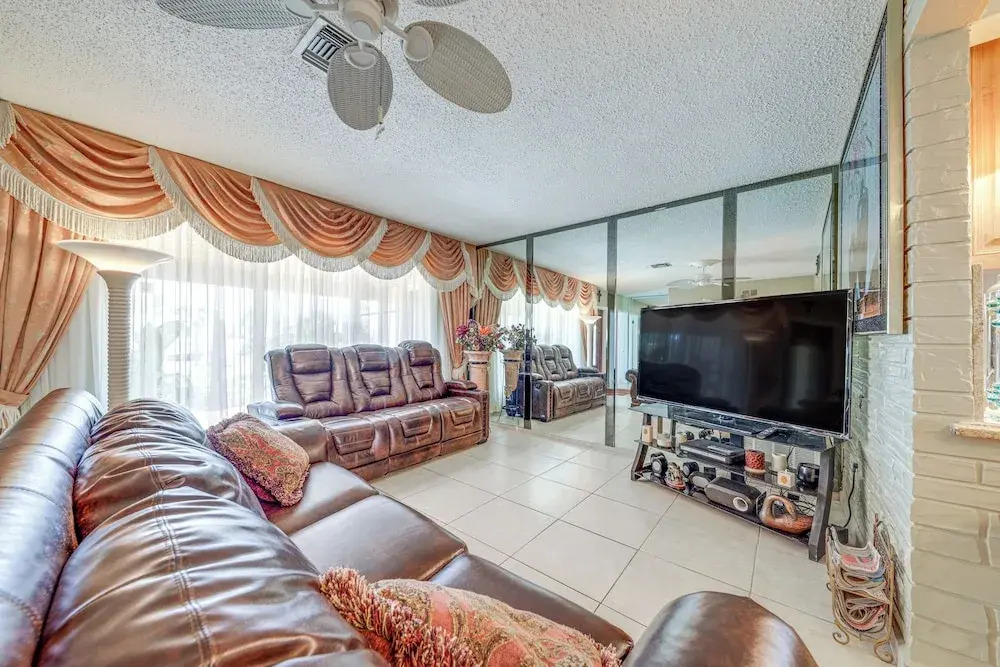 < 4 Mi to Hard Rock Stadium: Miramar Home w/ Bbq!