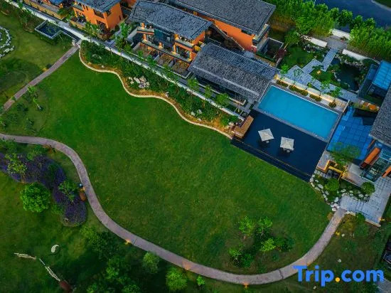 Jiuyan Bird's Nest Hotel