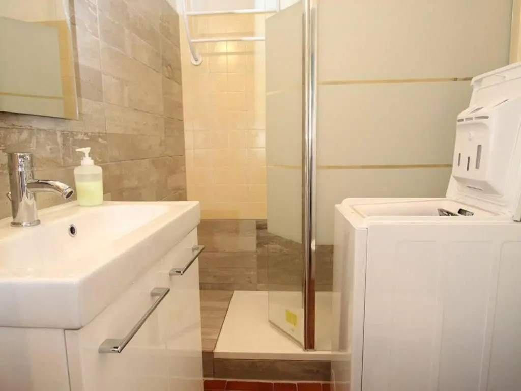 Appartement Balaruc-les-Bains, 1 pièce, 2 personnes - FR-1-553-53