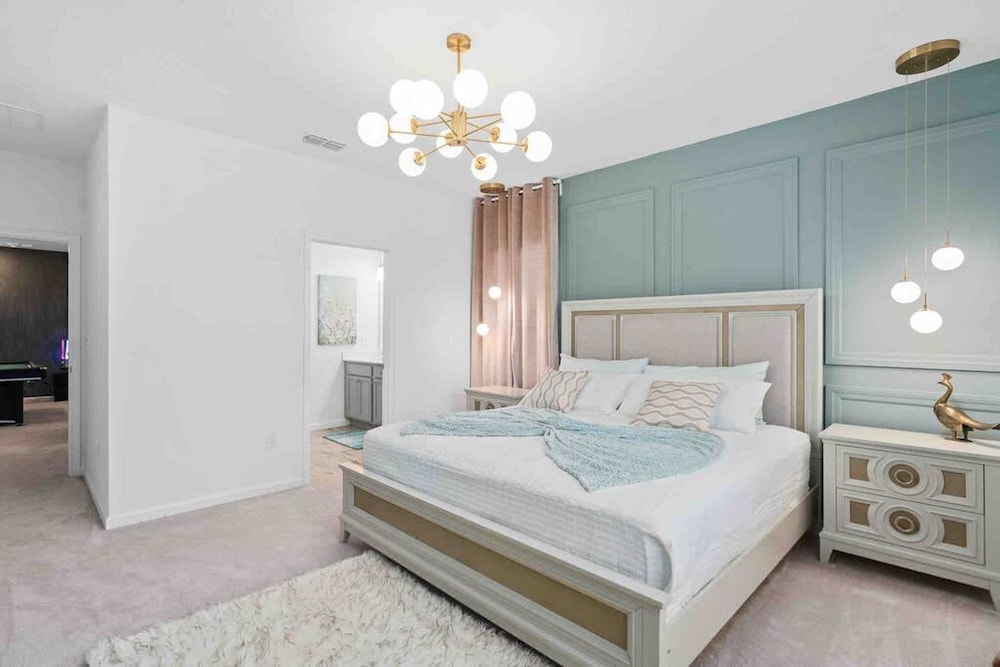 Super Ritzy 9BR 9BA Loft Private Pool