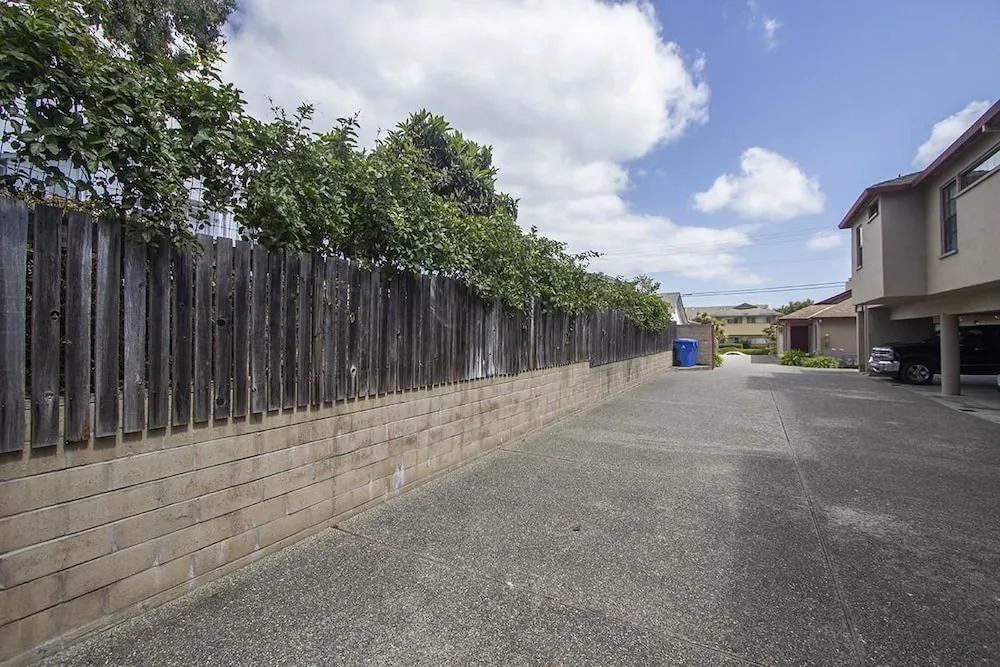 Beautiful 2 Bedroom Detached Apartment, Walk to Downtown Monterey and Fishermans Wharf