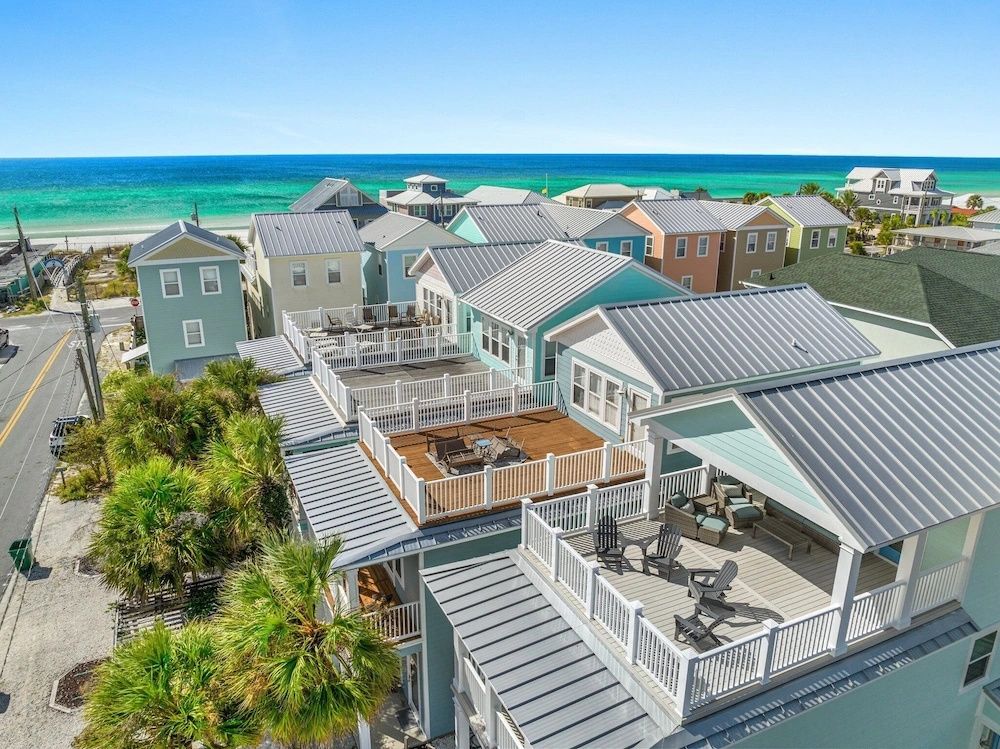 Spectacular 3br 4ba w/ Private Pool, 2 Min Walk to Beach - Sleeps 15!