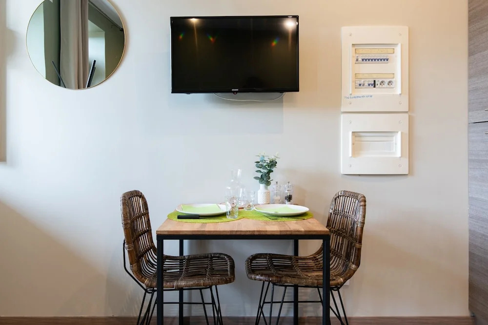 Legend- Parking privé Gratuit- Terrasse privée- Wifi - Convert - Alimentec