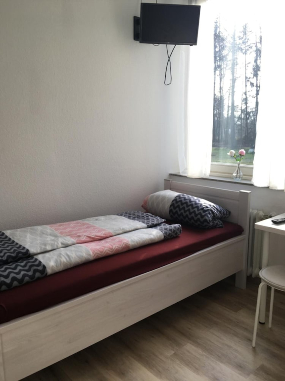 Pension Highway 3 - Bielefeld Paderborner Straße 290