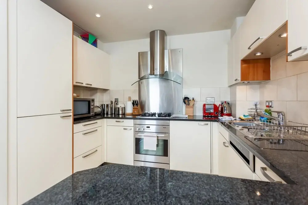 Crows Nest - On Poole Quay, Parking and Wi-Fi included