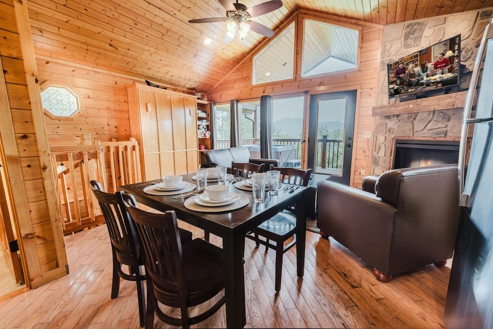 Ain't No Mountain High Enough 1 Bedroom Cabin by RedAwning