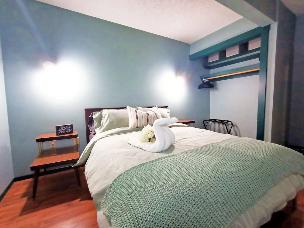 Golden Mountain View Suites