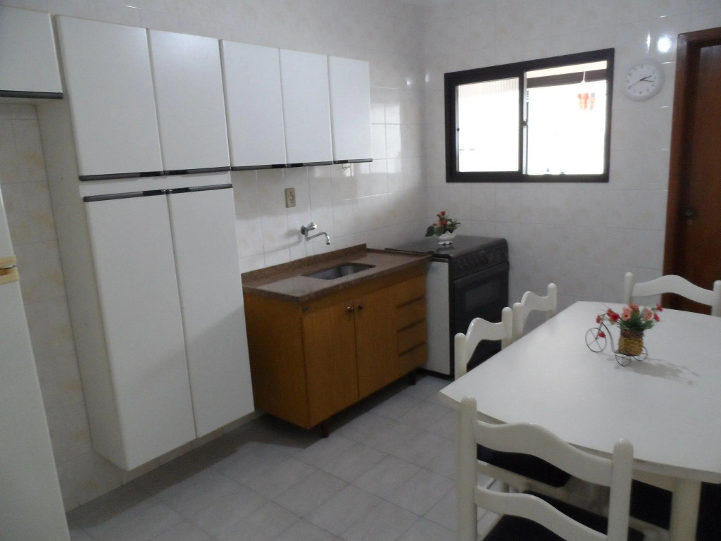 T004  Apto Na Tupi Com Sacada, Garagem E ótima Localização