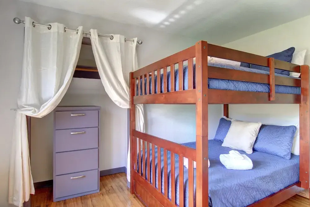 Pier Heaven 6031abc 9 Bedroom Home by RedAwning