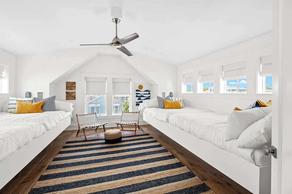 Beautiful Seacrest Home, Sleeps 16 - Lagoon Pool and Beach Tram Service
