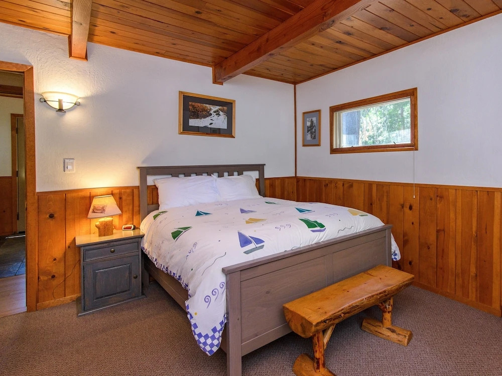 True Tahoe – Classic Cabin - 4 Br cabin by RedAwning