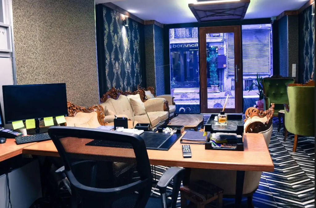 Taksim Larissa hotel suites