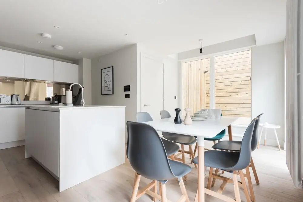 The Roof Gardens - Modern 3bdr Next to Sport Fields