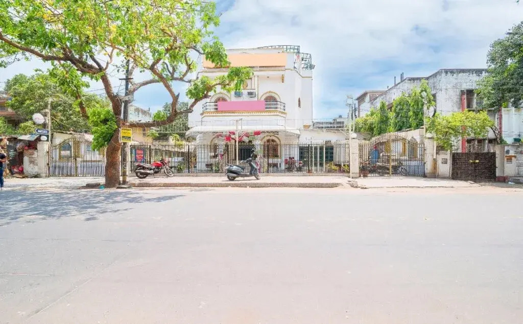 Amitabh Guest House