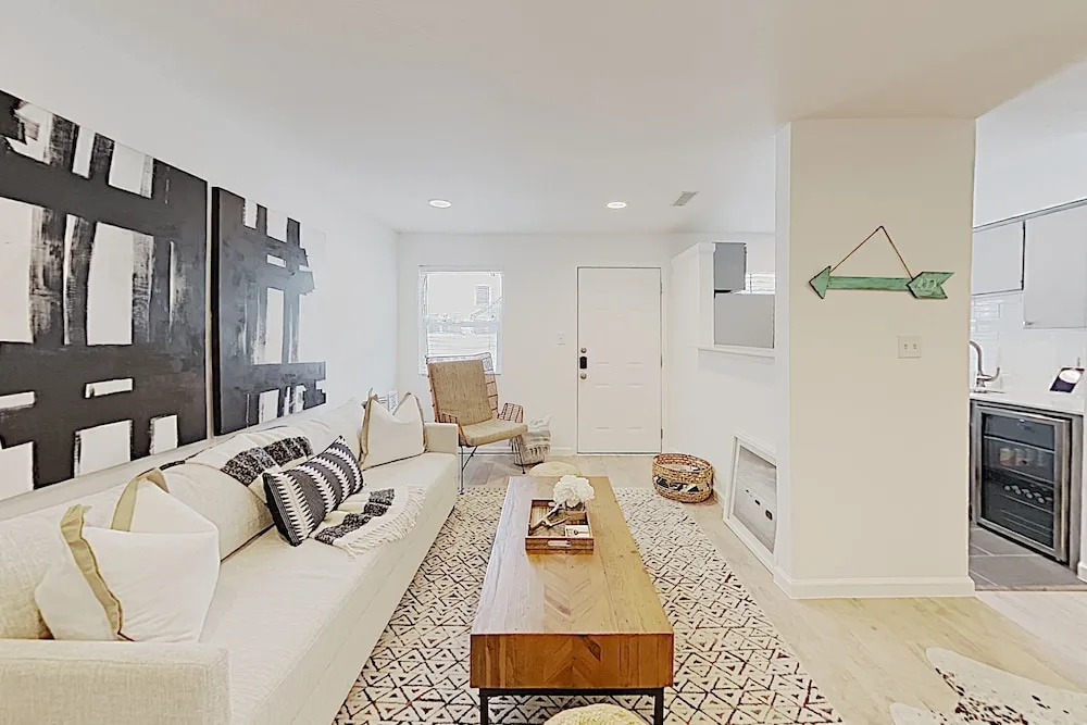 Luxe Clarksville Hideaway W/ Walkable Locale 1 Bedroom Condo