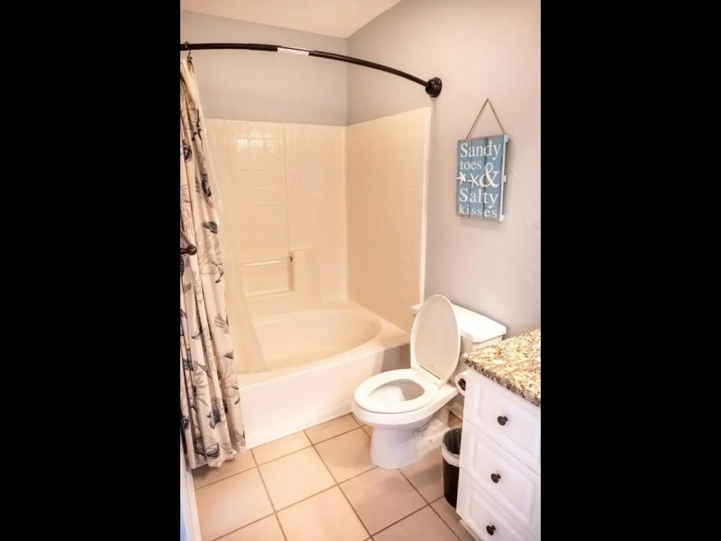 Shore Club Cottage 9684