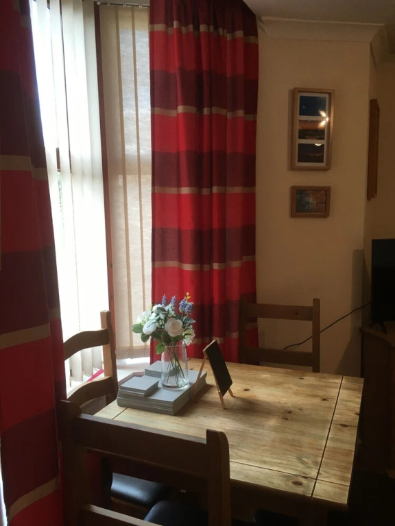 Perfectly Located 2-bed Apartment in Inverness