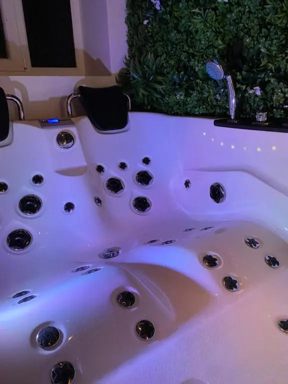 Sweet Love Exotique by Locations_Lepuyenvelay (Adults Only)
