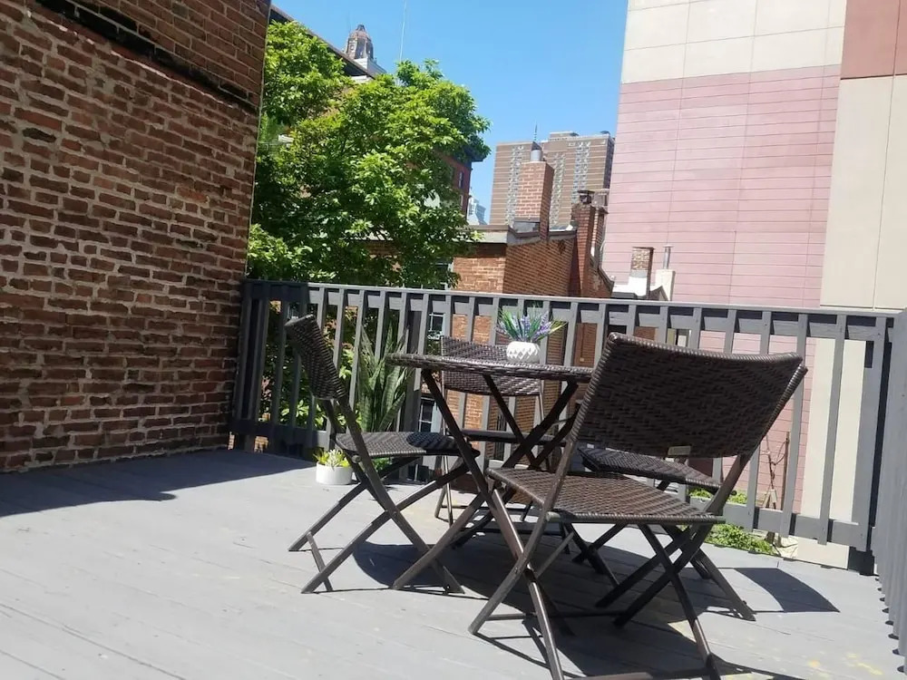 City Center!!! - Gorgeous Apartment With Deck