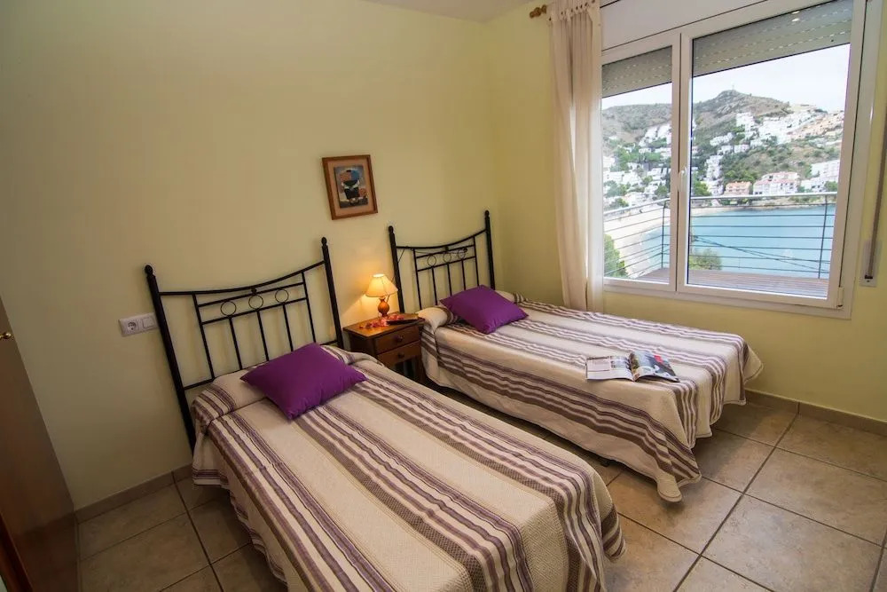 Agi Rodas Apartments